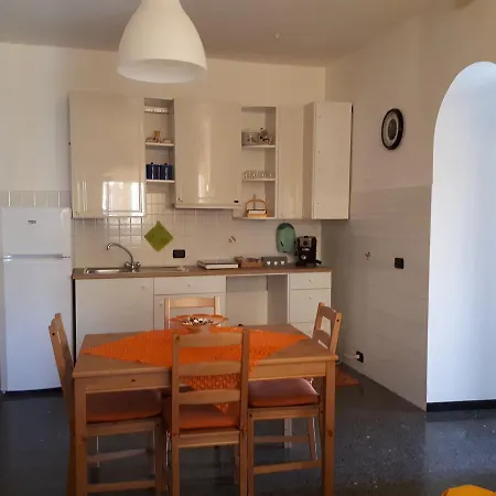 לינה וארוחת בוקר La Bella Vista קסטלמצאנו