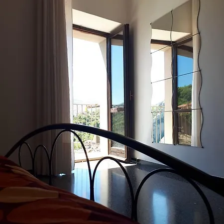 לינה וארוחת בוקר La Bella Vista קסטלמצאנו